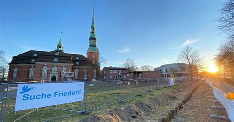 Rund Friedensbanner An Hamburgs Kirchen Nachrichten Kirche Hamburg