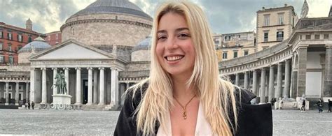 Diana Di Meo L Arbitra Di Calcio Stata Vittima Di Revenge Porn