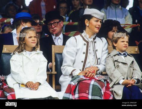 K Nigin Silvia Von Schweden Mit Prinz Carl Philip Und Kronprinzessin