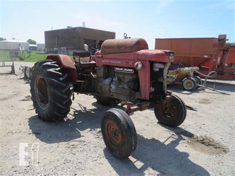 Massey Ferguson Super 90 Lot Pocahontas Machinery Auction Ring 1 8102022 Sale Barn