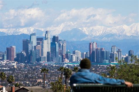 Snow Los Angeles 2024 - Hynda Laverna