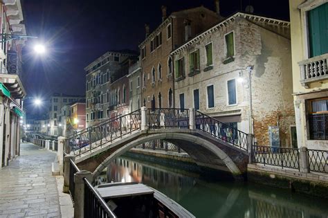 Venice Tourists Swim Nude In Canals And Vandalize Church ABC17NEWS