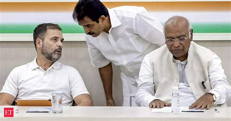 Karnataka Leaders Congress Top Brass Meets Karnataka Leaders To Hammer