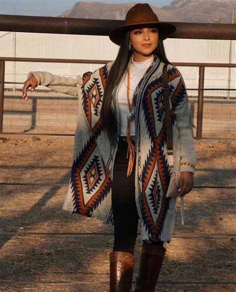 Pin By J On S T Y L E Western Outfits Women Western Style Outfits