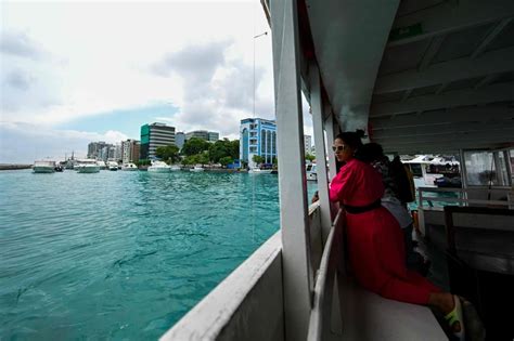 Low Lying Maldives Vows To Stay Put Fight Rising Tides With Island