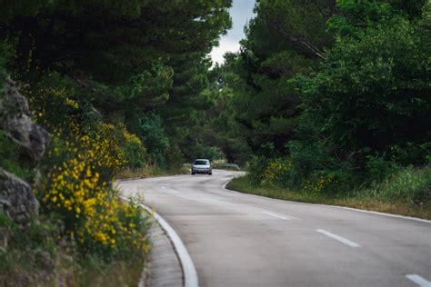 MORA U ZATVOR Kroz Tugare Na Motoru Bez Registracije I Bez Dokumenata