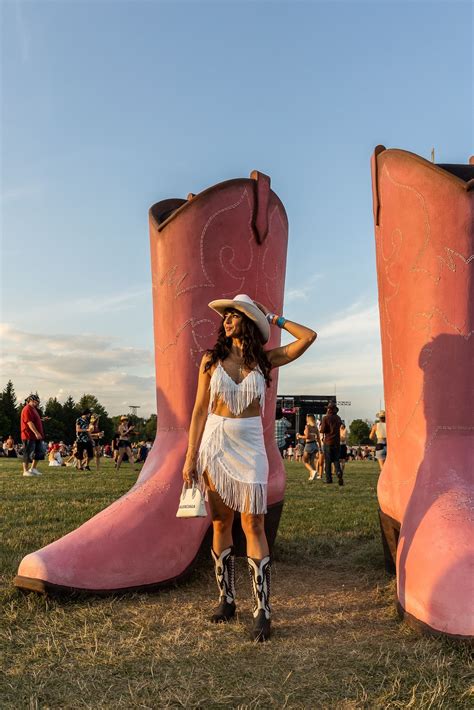 Ultimate Summer Country Concert Outfit And Festival Photo