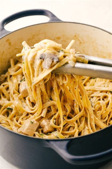 Easy One Pot Chicken And Mushroom Fettuccine Alfredo Recipe Getslimthin