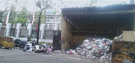 Duh Sampah Masih Menumpuk Di Tps Samping Gedung Dprd Kota Bandung