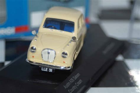 Vanguards Austin A35 Saloon Country Cream 143 Diecast Va02309