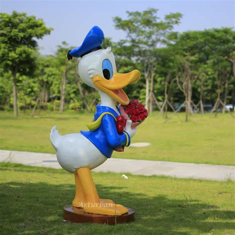 Donald Duck Statue