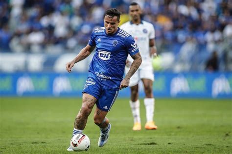 Edu faz história no Cruzeiro e se torna segundo maior artilheiro da