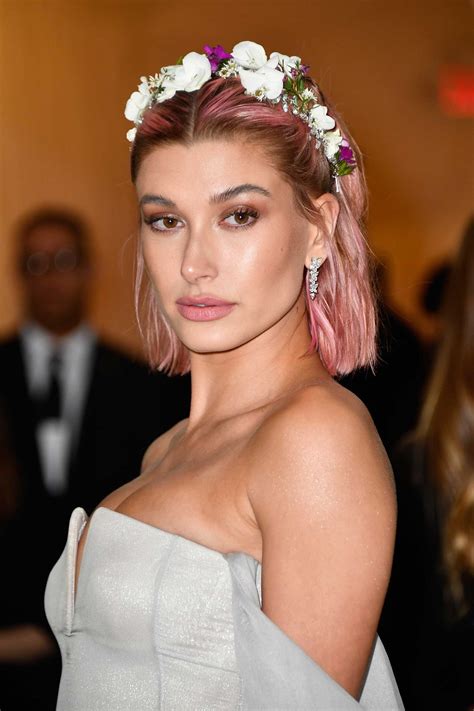 Exactly How Hailey Baldwin Got Her Peachy Pink Hair For The Met Gala