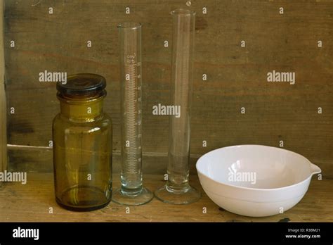 Evaporating Dish And Experiment Hi Res Stock Photography And Images Alamy