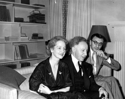 Plano Medio De Aniela Rubinstein Arthur Rubinstein Y Bronek Kaper