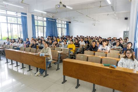 动科动医学院组织师生集中观看中国共产党第二十次全国代表大会开幕式 动物医学实验教学示范中心