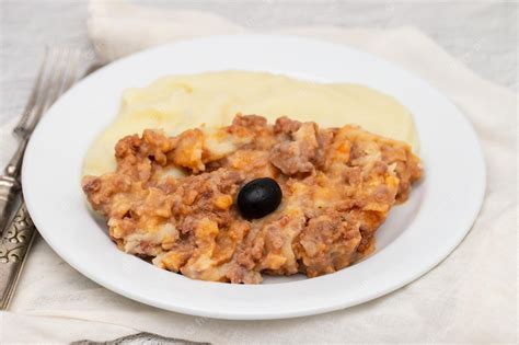 Premium Photo Minced Meat And Mashed Potato On White Plate