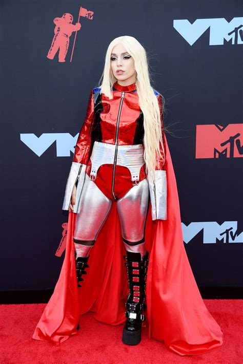 Mtv Vmas 2019 Das Waren Die Outfits Vom Roten Teppich Stern De