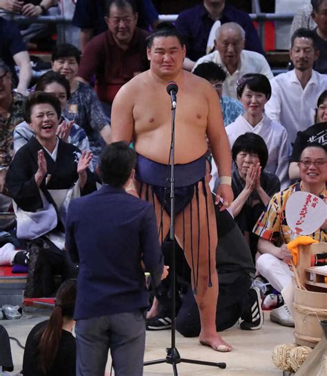 ＜大相撲名古屋場所 千秋楽＞明生（左）と優勝パレードを行う豊昇龍（撮影・成瀬 徹） ― スポニチ Sponichi Annex スポーツ