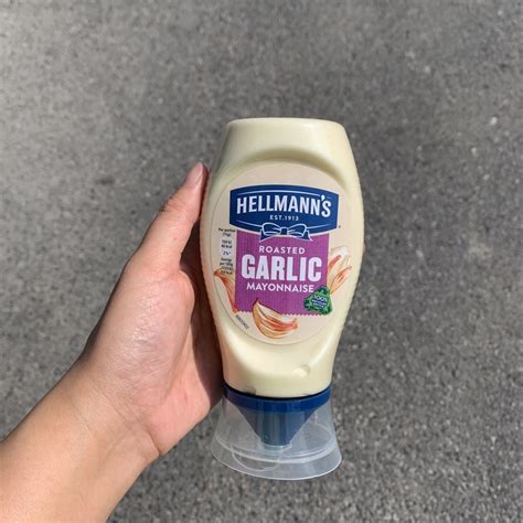 มายองเนสกระเทยม จากองกฤษ Hellmanns Roasted Garlic Mayonnaise 250ml