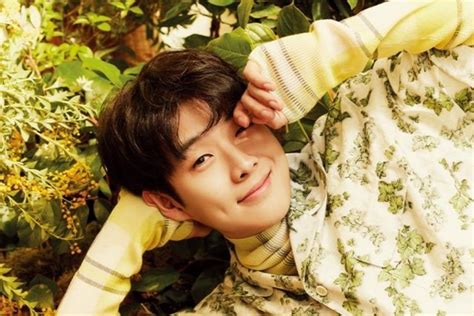 Profil Choi Woo Shik Lawan Main Kim Da Mi Dalam Drama Korea Our