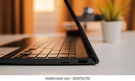 Laptop Side View Keyboard Ports Stock Photo 2018751722 | Shutterstock