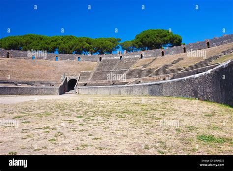 Theatre Pompeii Fotos Und Bildmaterial In Hoher Aufl Sung Seite