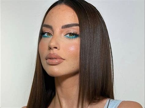 Foto Lei Kraja ekspozon linjat perfekte Provokon me bikini Podiumi Lajmet më të fundit në