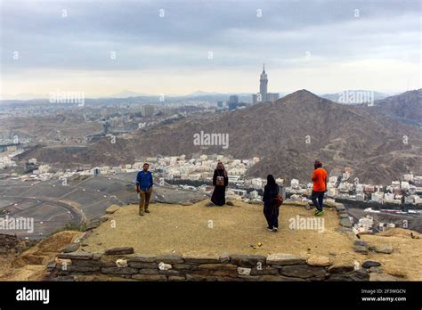 Jabal Al Thawr Mount Thawr Makkah Stock Photo Alamy