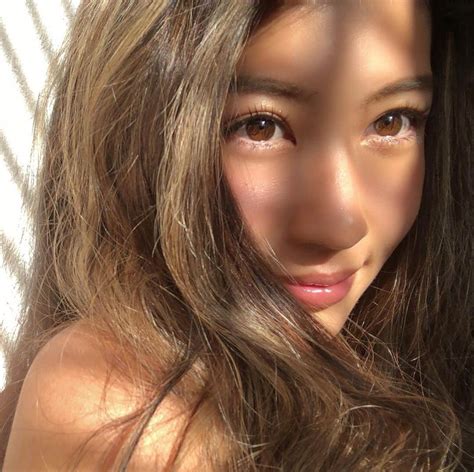 Mihoさんのインスタグラム写真 Mihoinstagram「youtubeに初メイク動画アップ！小麦肌に似合うツヤ肌メイクしてみたよ