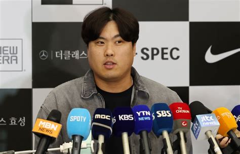 류현진 영입으로 화룡점정 스토브리그 승자 한화 5강 그 이상 노린다 파이낸셜뉴스