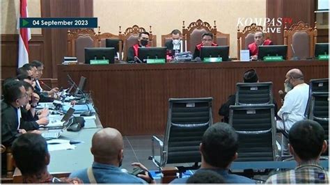 Hari Ini Lukas Enembe Akan Jalani Sidang Tuntutan Kasus Gratifikasi Dan