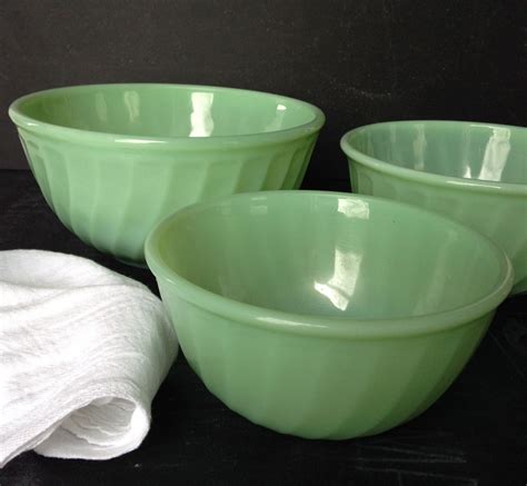 Set Of 3 Fire King Jadeite Mixing Or Batter Bowls 876 Inch Etsy Vintage Home Accessories