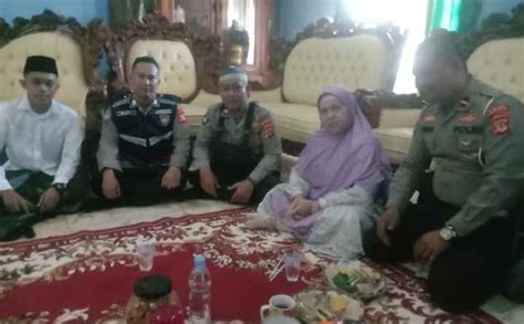 Jajaran Polsek Patokbeusi Hadiri Halal Bihalal Keberangkatan Haji Di