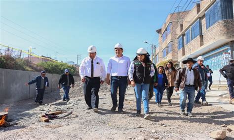 Alcalde Dennys Cuba Inspecciona El Avance De Obra En La Av Ferrocarril