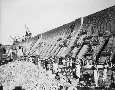 Construction Of Aswan Dam by Bettmann