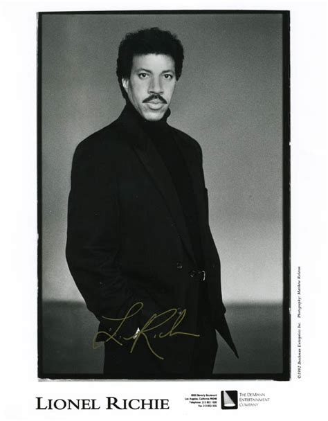 Lionel Richie Printed Photograph Signed In Ink Historyforsale Item