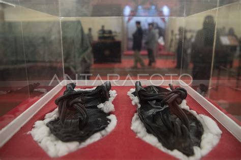 Pameran Artefak Peninggalan Nabi Muhammad Saw Antara Foto