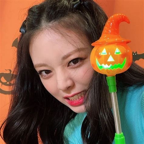 Not Aesthetic Chuu Loona Fandom Halloween Icons Suwon Mbti Cute