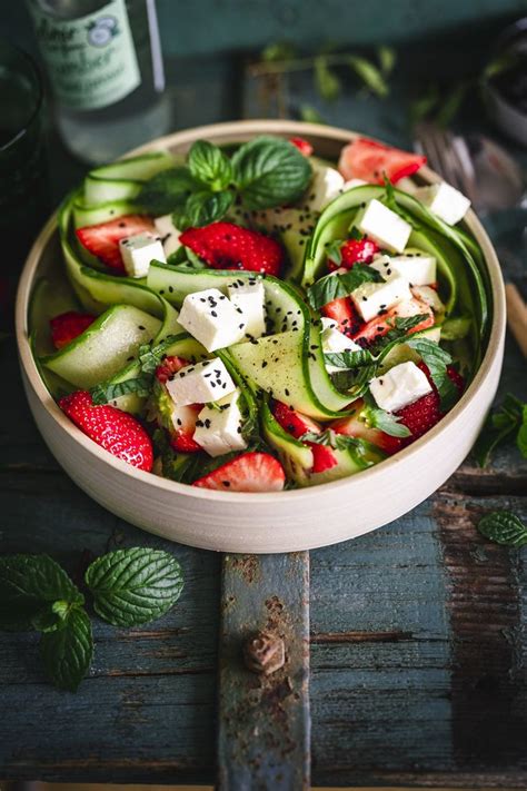 Frisches Rezept F R Gurken Salat Mit Erdbeeren Und Feta Rezept