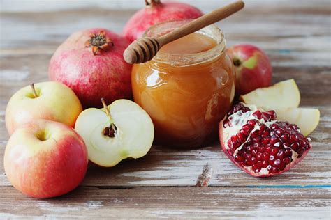 When Is Rosh Hashanah 2024 And What To Eat And Drink Karna Catherina