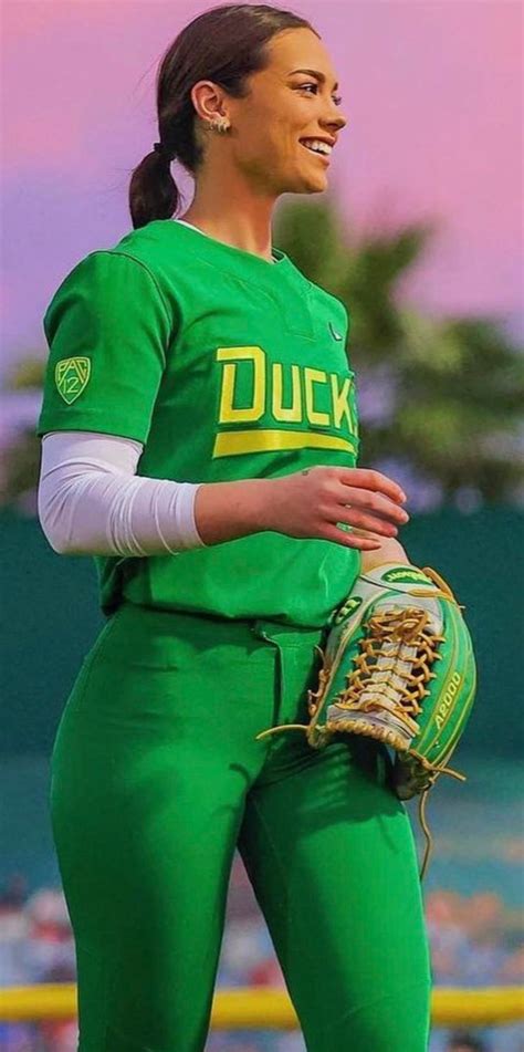 Oregon softball - Hottest Female Athletes