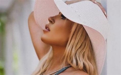 Ash By Elegance Displays Weekend Vibes With Exquisite Blue Bikini Photo Drop