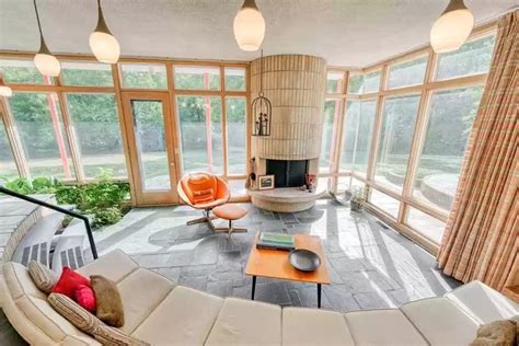 Perfectly Preserved Midcentury Modern Masterpiece Sells Quickly