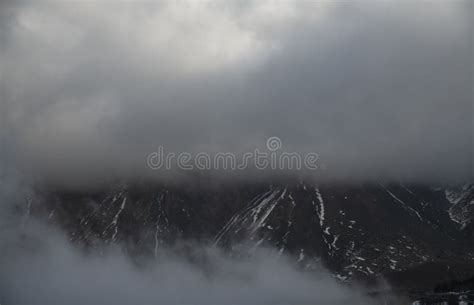 Belas Montanhas De Inverno Paisagem No Nascer Do Sol Altas Montanhas