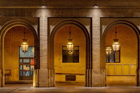 La Casa Consistorial De Zaragoza Bajo Una Nueva Luz Saltoki Colabora