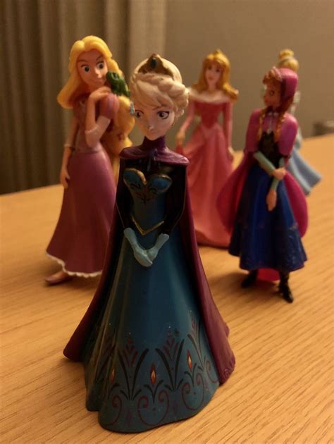 Figuras Princesas Disney Altura OLX Portugal