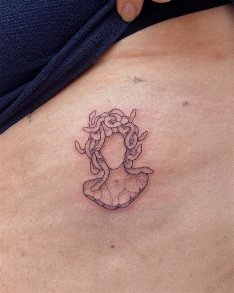 Sara Bitu Tattoo Artist On Instagram Medusa Pra Catia Muito