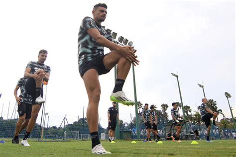 Mauro Cezar cita elenco do Botafogo e fala sobre saída de Lúcio Flávio