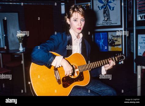 Suzanne vega guitar hi-res stock photography and images - Alamy